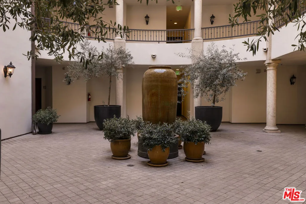 122 N Clark Drive 306, West Hollywood, California 90048 home-pic-37